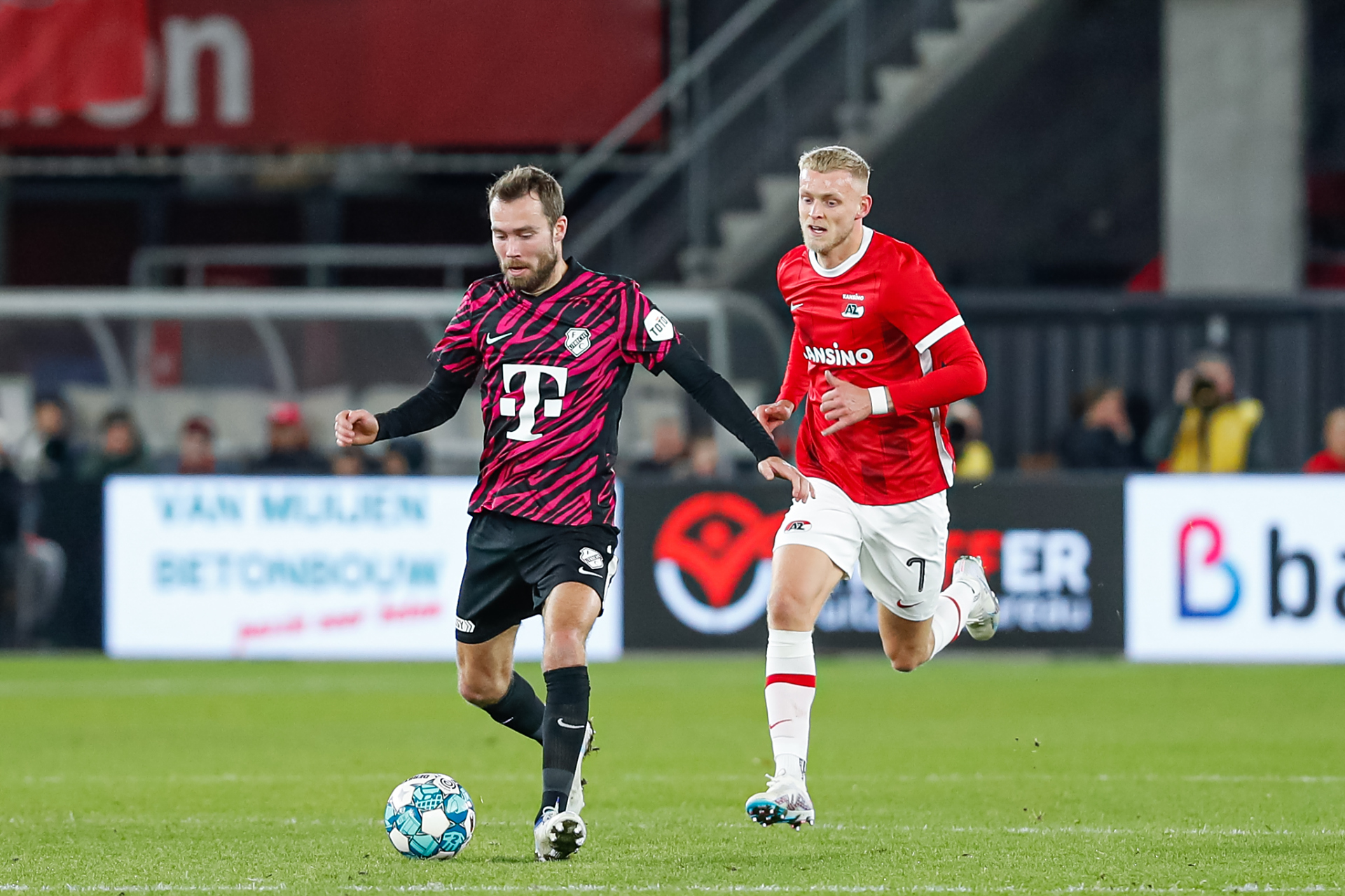 移动端游戏-乌拉圭队员在荷甲联赛中获得精彩进球