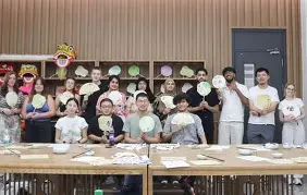 包含利兹联客场逼平哈德斯菲尔德，稳定积分榜位置的词条