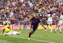 德国女足完成逆转，荣登榜首