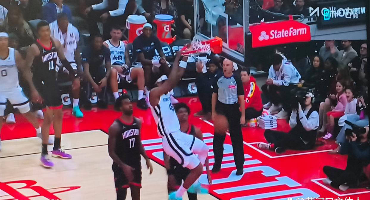 移动端游戏-灰熊队外线表现出色破门而入最终赢得比赛的简单介绍